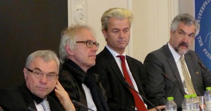 Redeker yderst til venstre sammen med Vilks, Wilders og Daniel Pipes. FOTO: Steen Raaschou