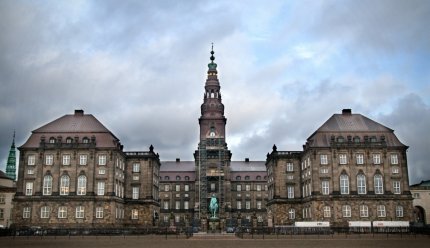 Ferniseringen foregår som planlagt torsdag kl. 17, nu på Christiansborg
